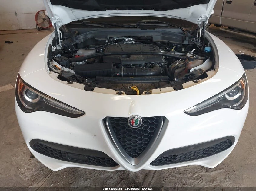 Alfa Romeo Stelvio * ПАНО* 360* Head up* KEYLESS* ПОДГРЕВ* , снимка 11 - Автомобили и джипове - 55091487