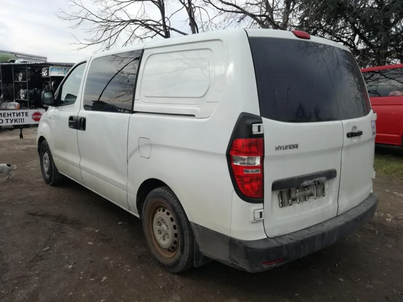 Hyundai H1 2.2 CRDi, снимка 6 - Бусове и автобуси - 35701673