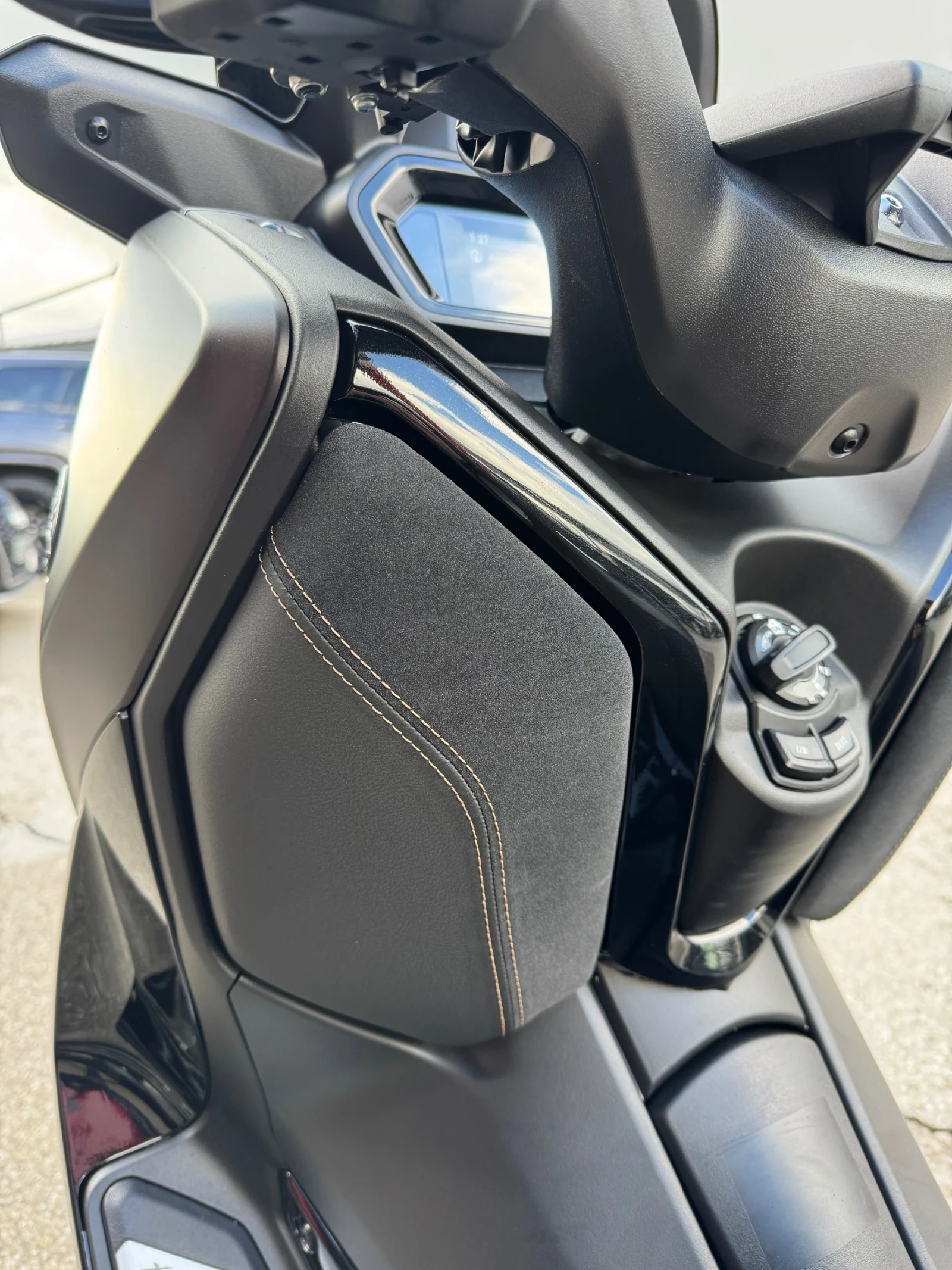 Yamaha X-max 300-TECH MAX-ABS-TCS-NAVI-BLUETOOTH-TOP, снимка 14 - Мотоциклети и мототехника - 54092727