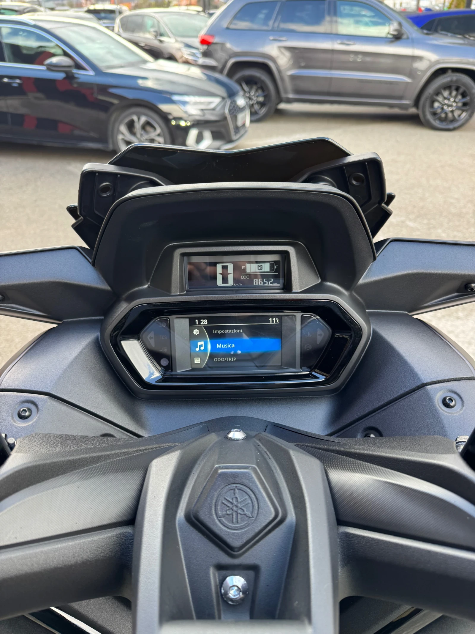 Yamaha X-max 300-TECH MAX-ABS-TCS-NAVI-BLUETOOTH-TOP, снимка 16 - Мотоциклети и мототехника - 54092727