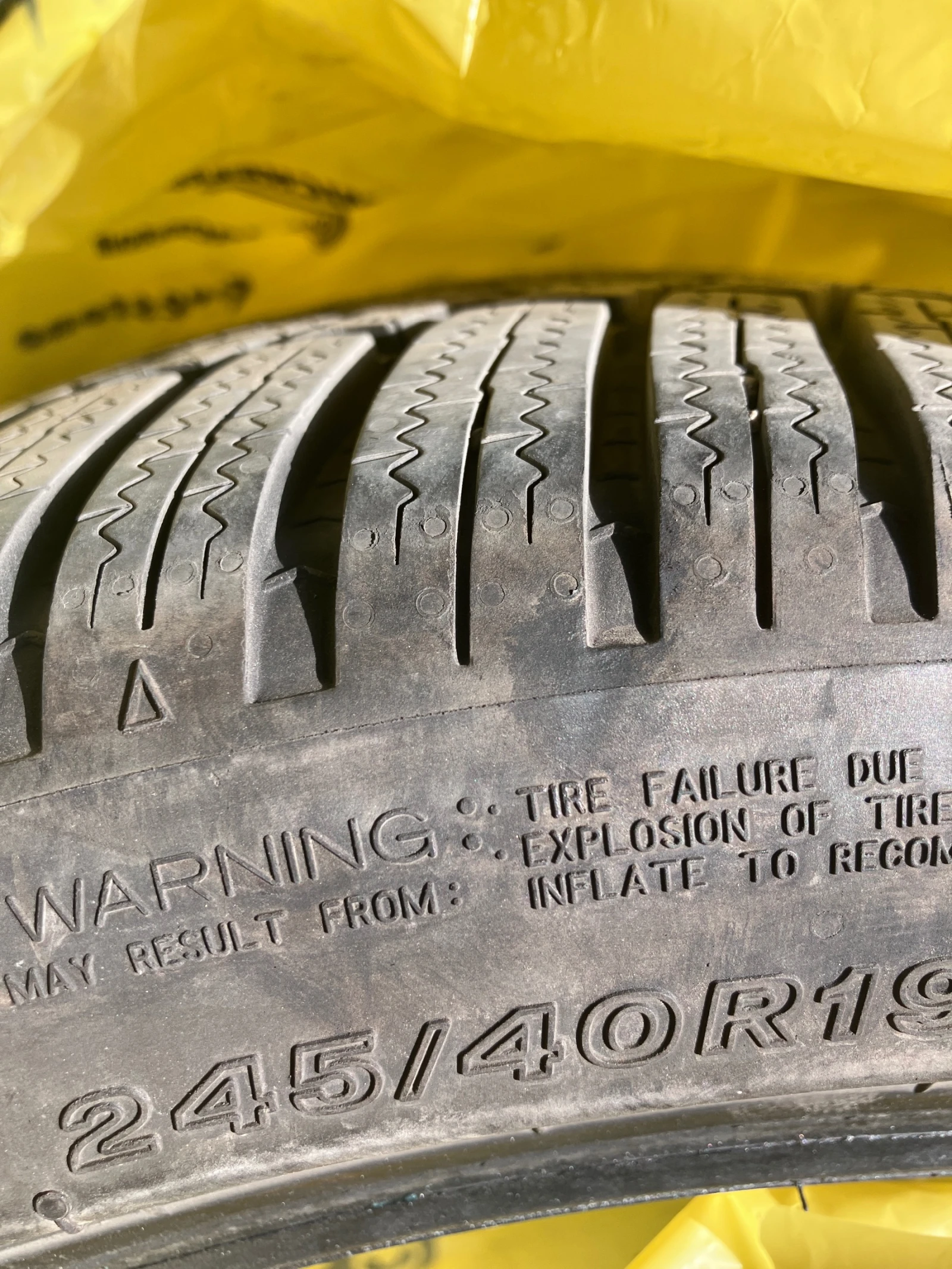 Гуми Зимни 245/40R19
