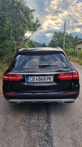 Mercedes-Benz E 220 4 MATIK, снимка 6