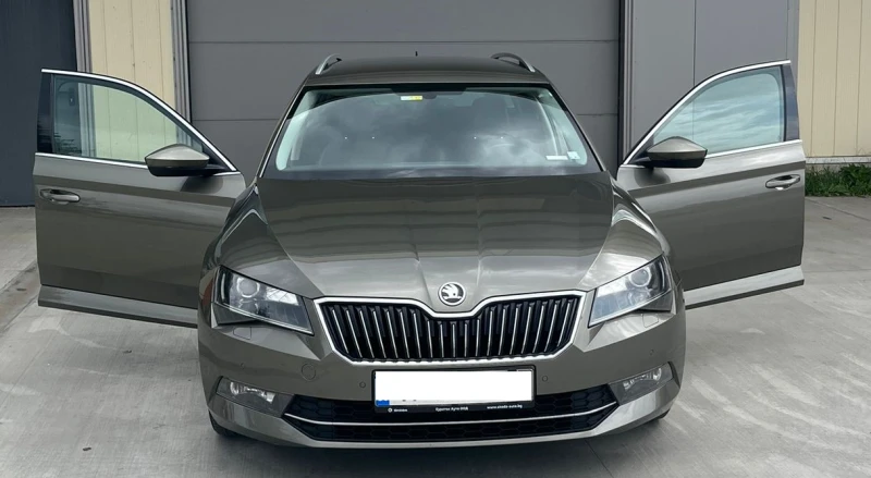 Skoda Superb Стайл Едишън, снимка 2 - Автомобили и джипове - 47195984