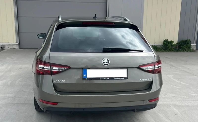 Skoda Superb Стайл Едишън, снимка 5 - Автомобили и джипове - 47195984