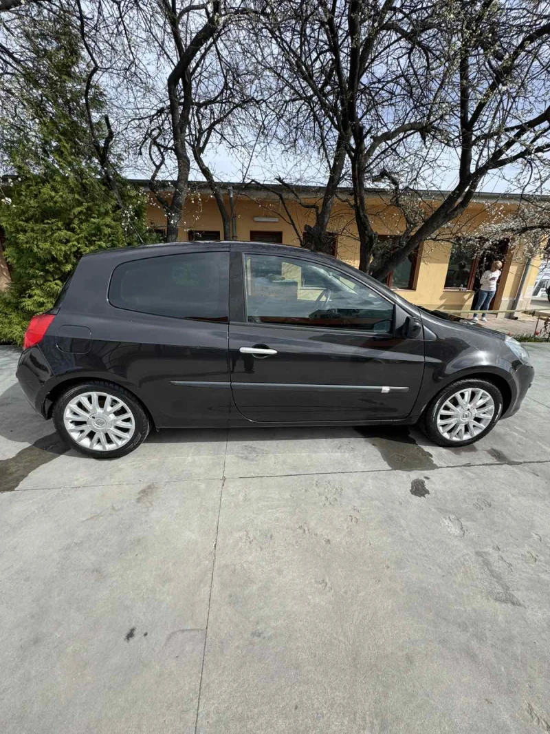 Renault Clio 1.6, снимка 4 - Автомобили и джипове - 49513532