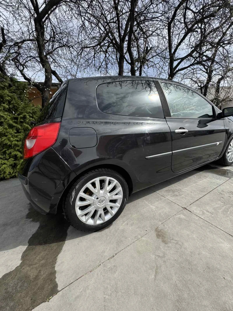 Renault Clio 1.6, снимка 5 - Автомобили и джипове - 49513532