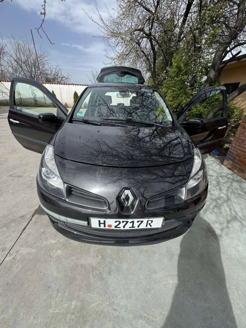 Renault Clio 1.6, снимка 1 - Автомобили и джипове - 49513532