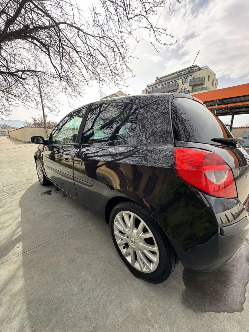 Renault Clio 1.6, снимка 11 - Автомобили и джипове - 49513532