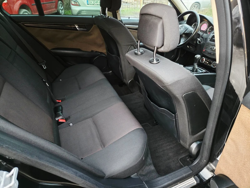 Mercedes-Benz C 220 CDI 170 к.с Климатроник Парктроник Подрев Седан, снимка 12 - Автомобили и джипове - 52903233