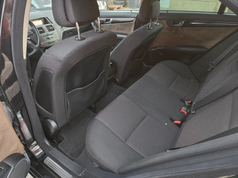 Mercedes-Benz C 220 CDI 170 к.с Климатроник Парктроник Подрев Седан, снимка 11 - Автомобили и джипове - 52903233