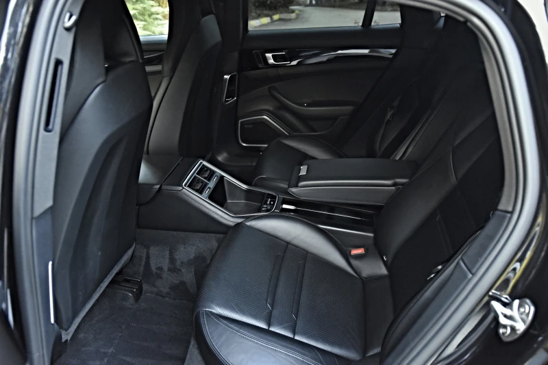 Porsche Panamera 4S 440 hp, снимка 15 - Автомобили и джипове - 53170959