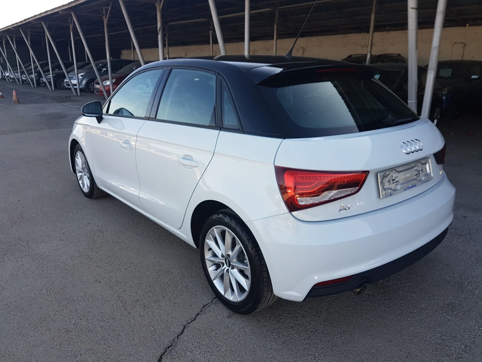 Audi A1 1.6TDI 116кс - изображение 9