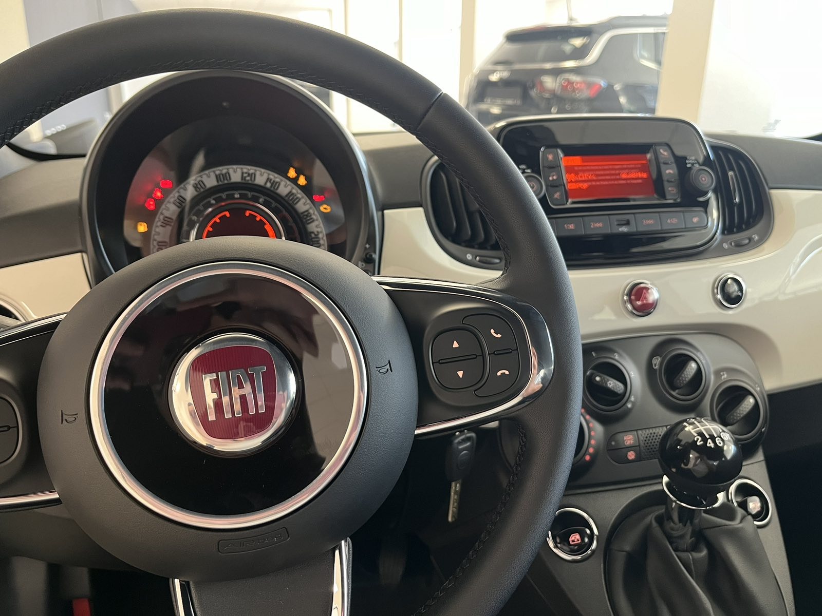 Fiat 500 MONOTRIM 1.0 Hybrid Petrol 70 hp MT6 - изображение 8