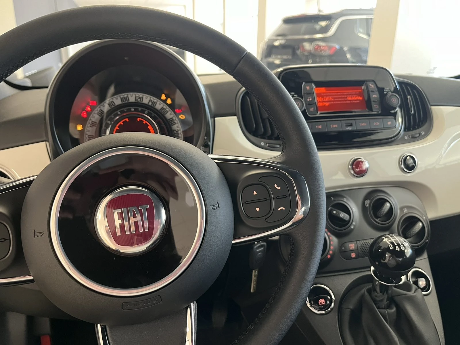 Fiat 500 MONOTRIM 1.0 Hybrid Petrol 70 hp MT6 ПРОМО ЦЕНА - изображение 8