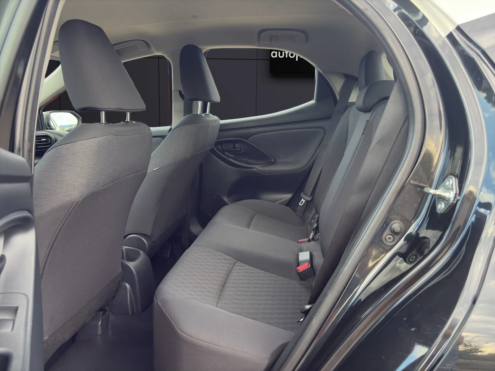 Toyota Yaris 1.5* NAVI* BTONE* CARPLAY* CAMERA*  | Mobile.bg   14