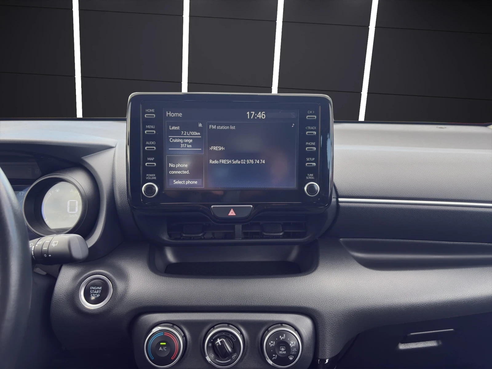 Toyota Yaris 1.5* NAVI* BTONE* CARPLAY* CAMERA*  | Mobile.bg   12