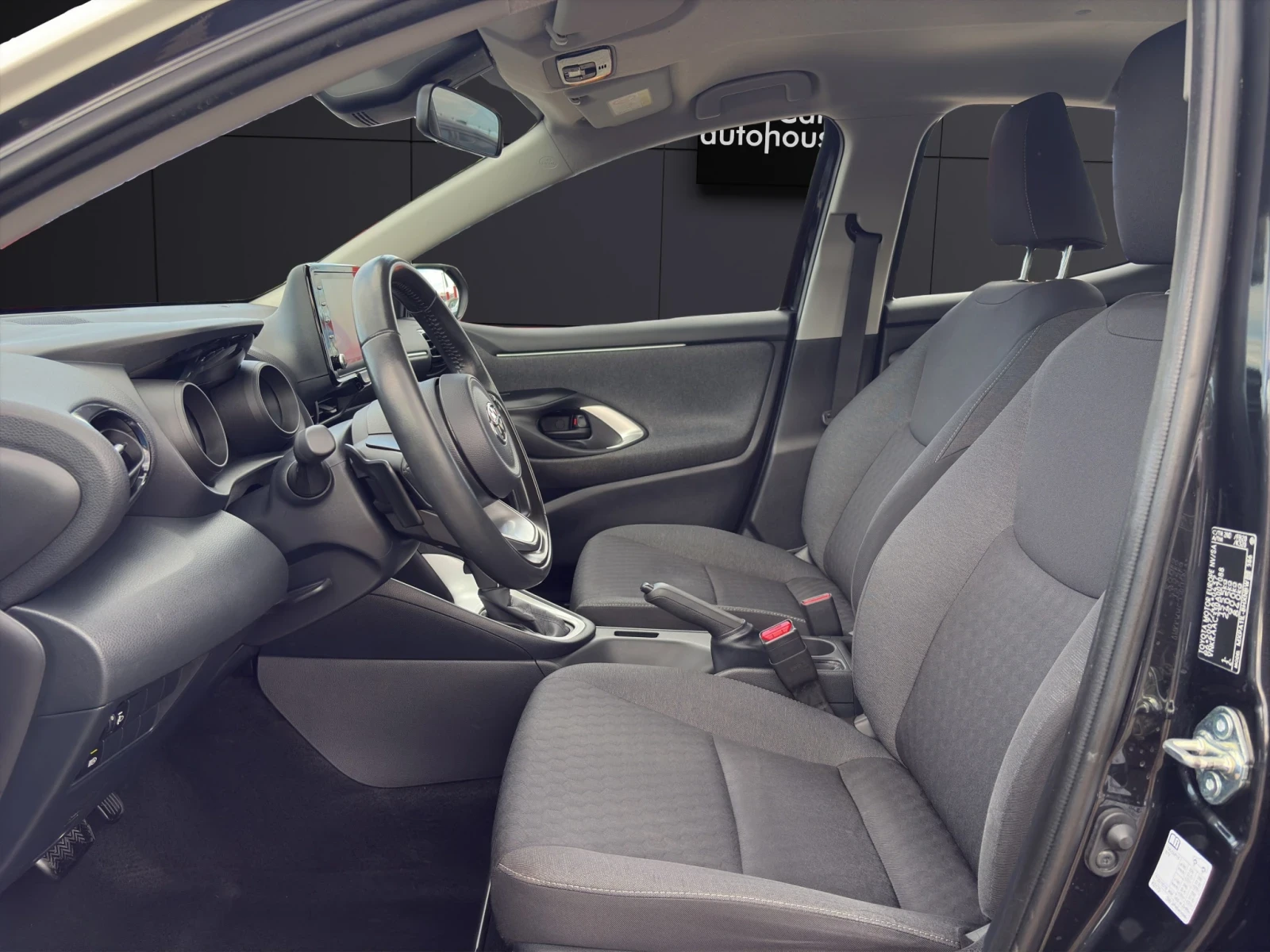 Toyota Yaris 1.5* NAVI* BTONE* CARPLAY* CAMERA*  - изображение 8