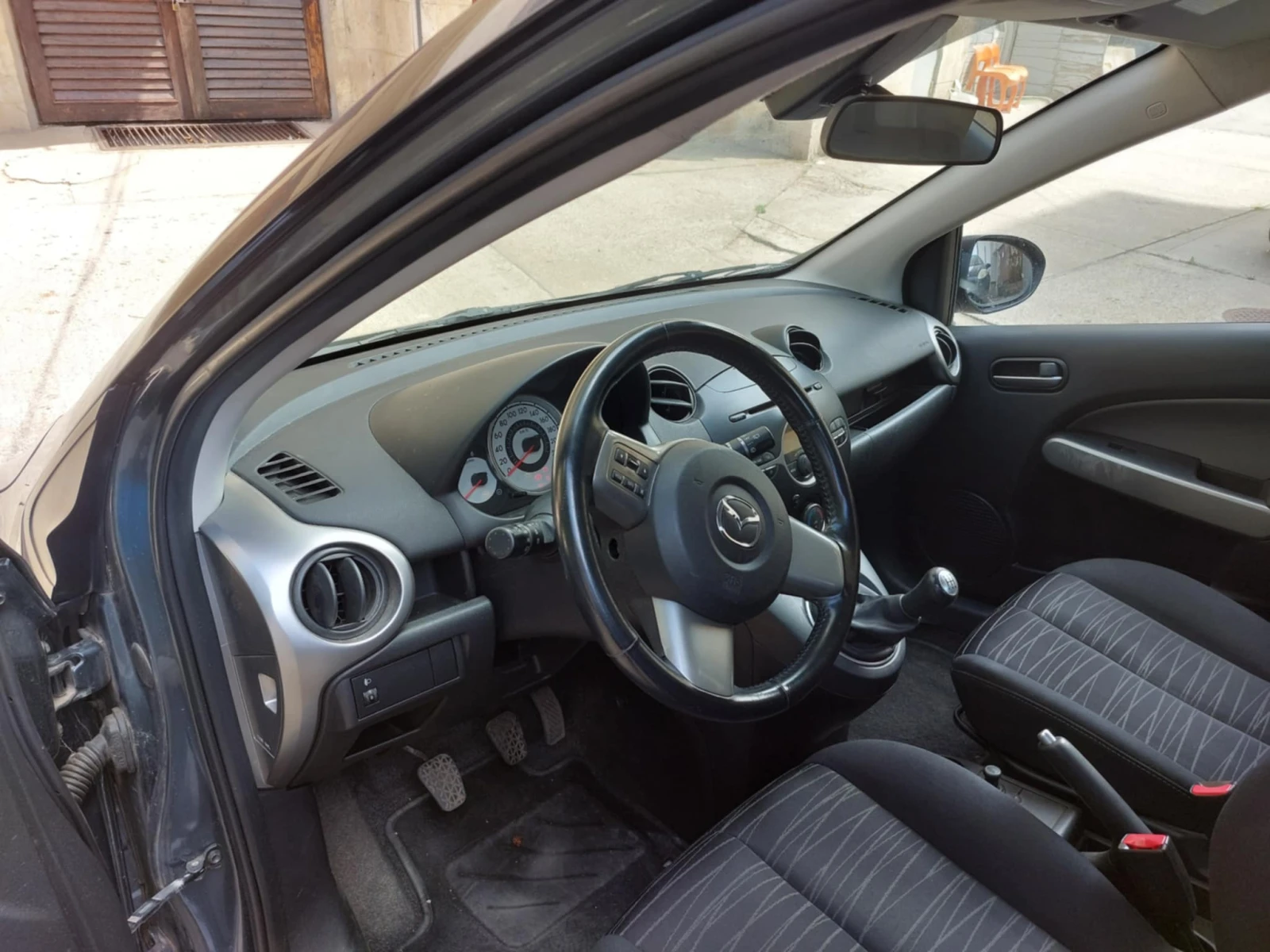 Mazda 2  - изображение 8