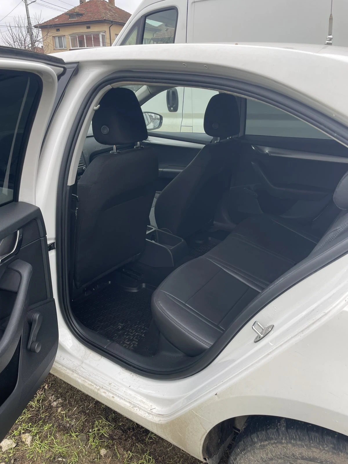 Skoda Octavia, снимка 9 - Автомобили и джипове - 54103624