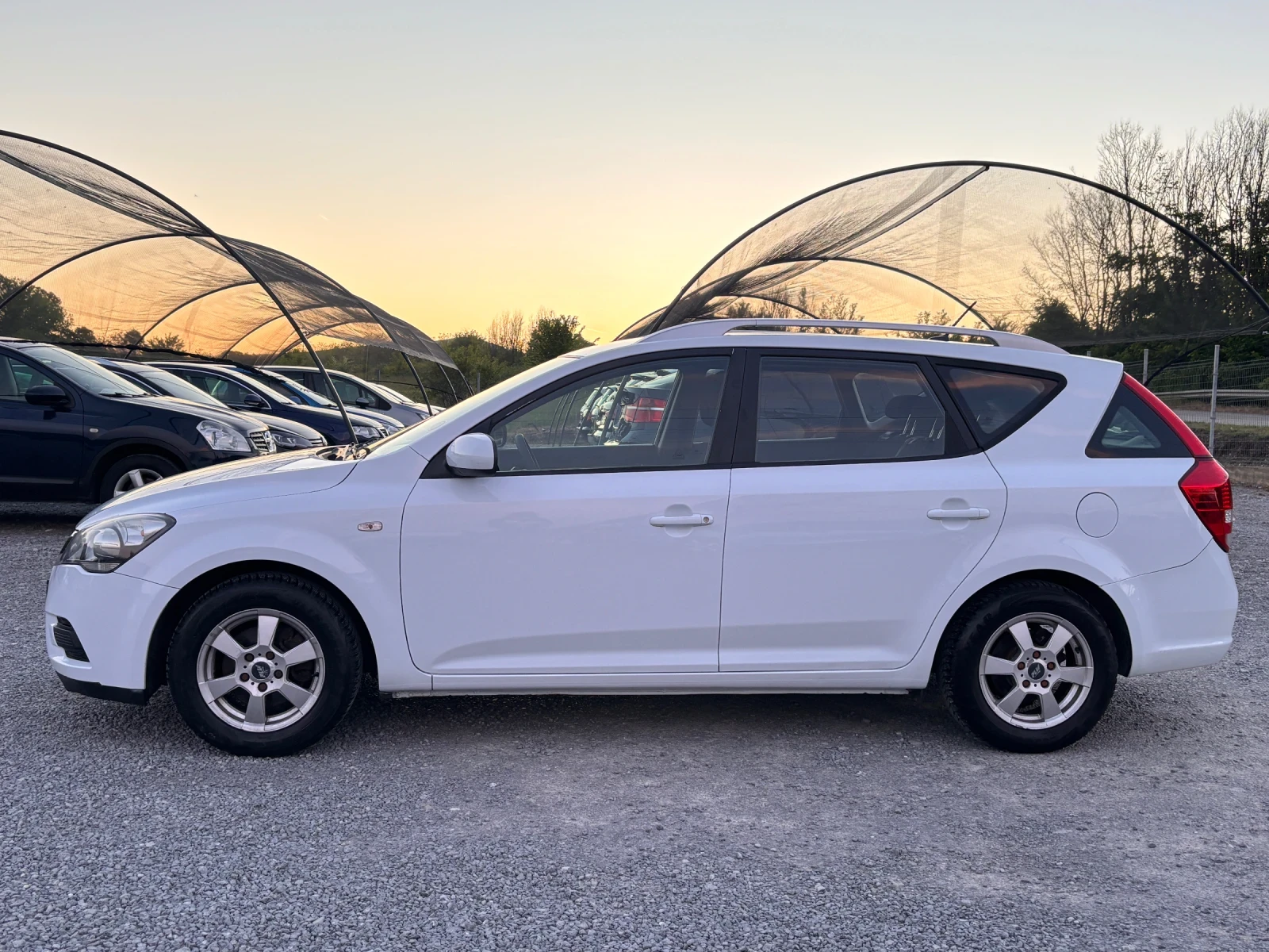 Kia Ceed 1.4 CRDI, снимка 3 - Автомобили и джипове - 54417726