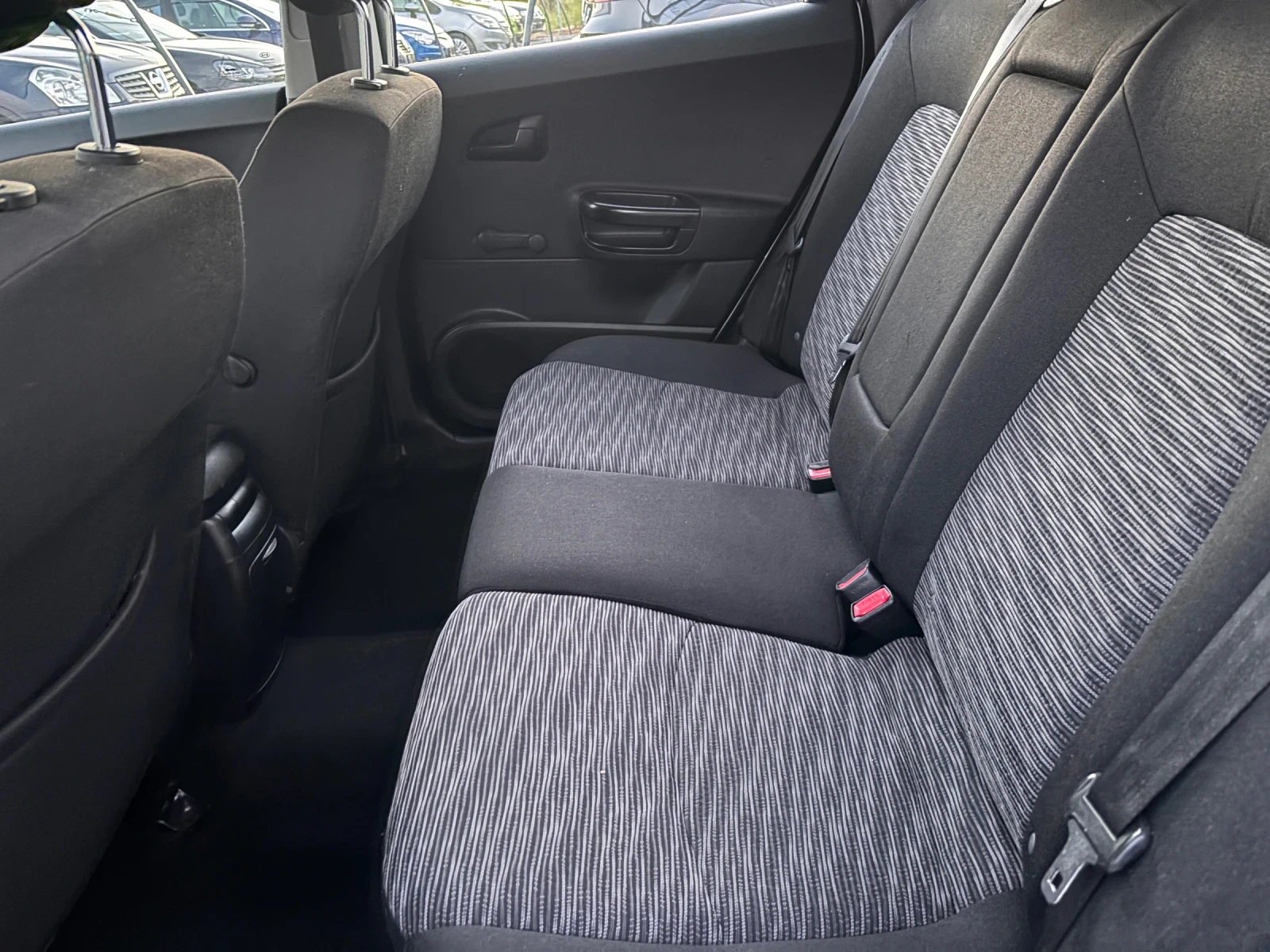 Kia Ceed 1.4 CRDI, снимка 11 - Автомобили и джипове - 54417726