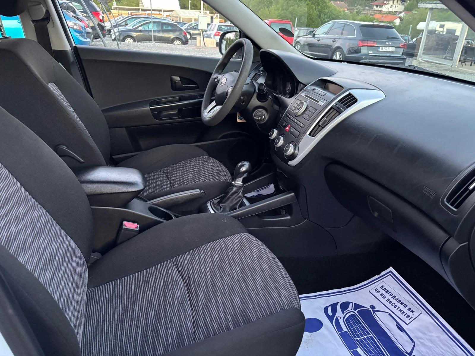 Kia Ceed 1.4 CRDI, снимка 13 - Автомобили и джипове - 54417726