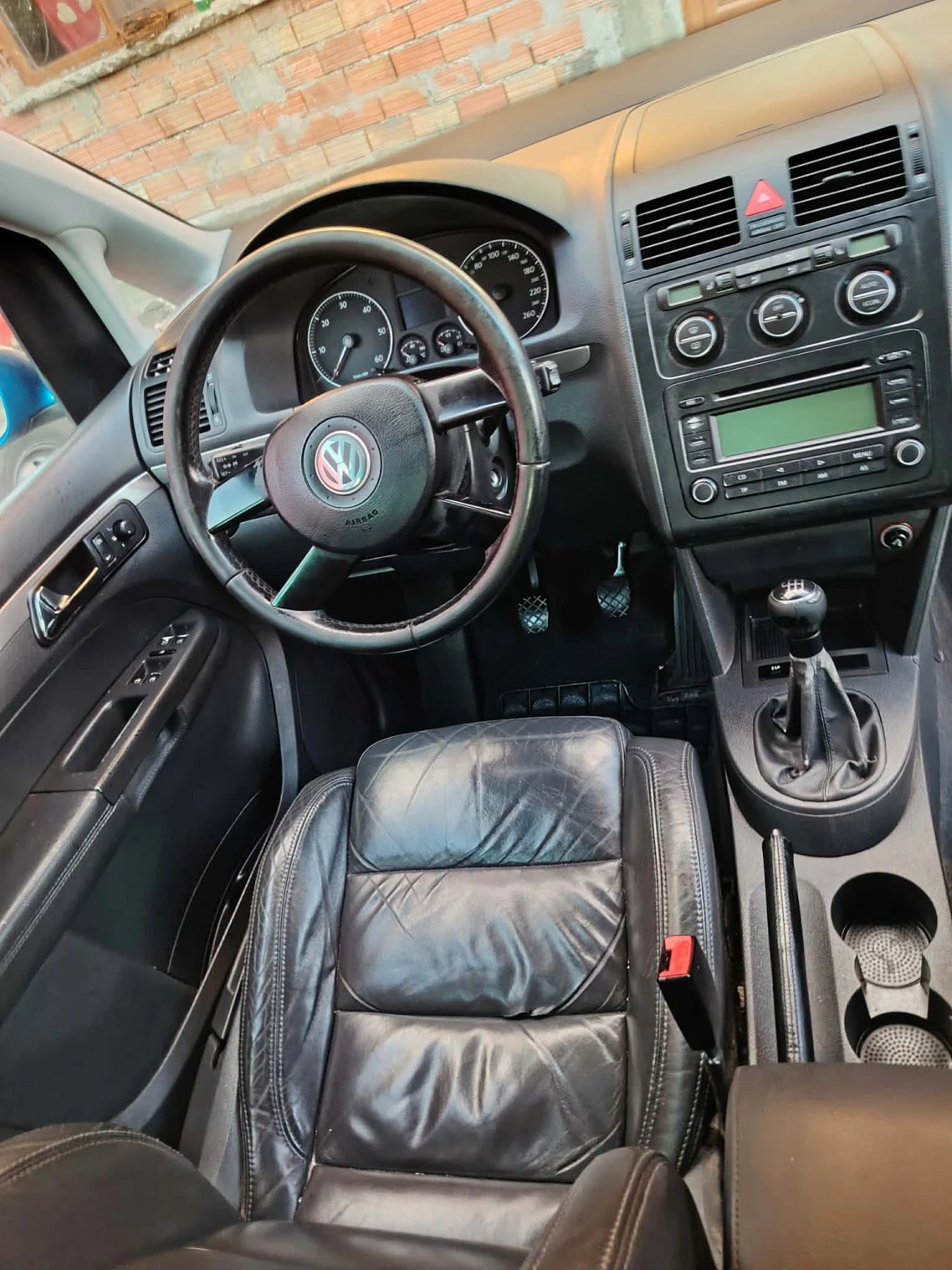 VW Touran 2.0TDI, снимка 7 - Автомобили и джипове - 54607242