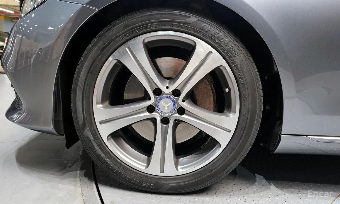 Mercedes-Benz E 300, снимка 5 - Автомобили и джипове - 54744558