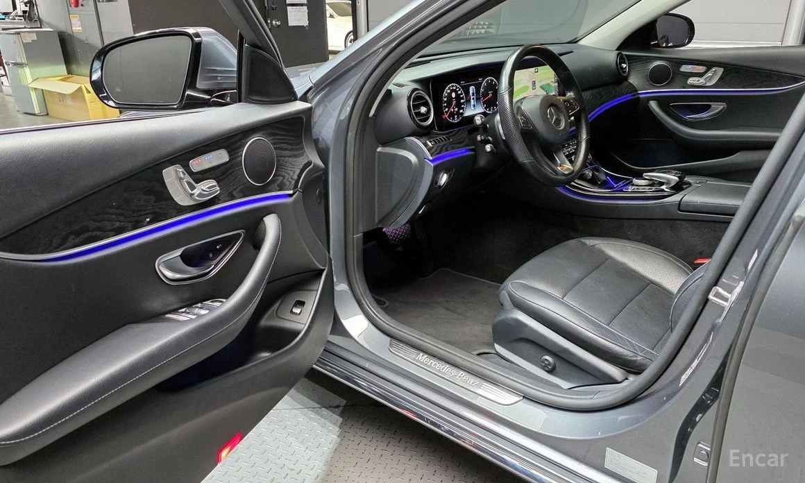 Mercedes-Benz E 300, снимка 10 - Автомобили и джипове - 54744558