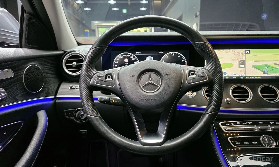 Mercedes-Benz E 300, снимка 13 - Автомобили и джипове - 54744558