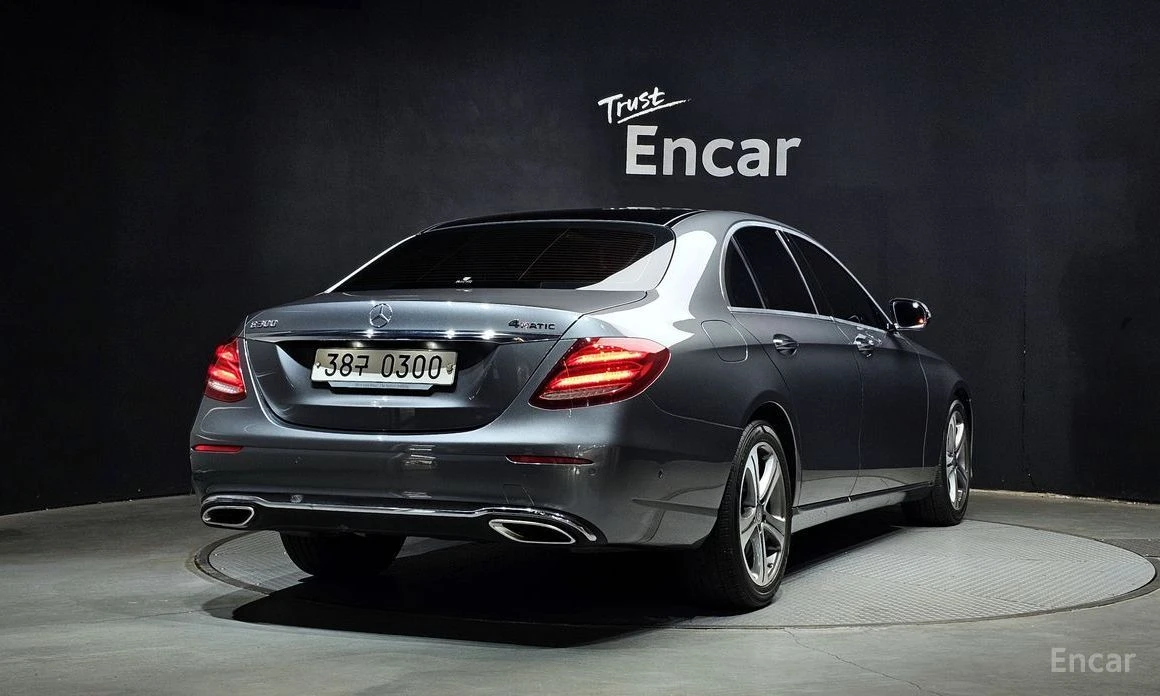 Mercedes-Benz E 300, снимка 2 - Автомобили и джипове - 54744558