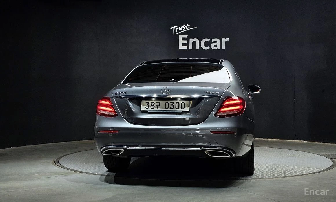 Mercedes-Benz E 300, снимка 4 - Автомобили и джипове - 54744558