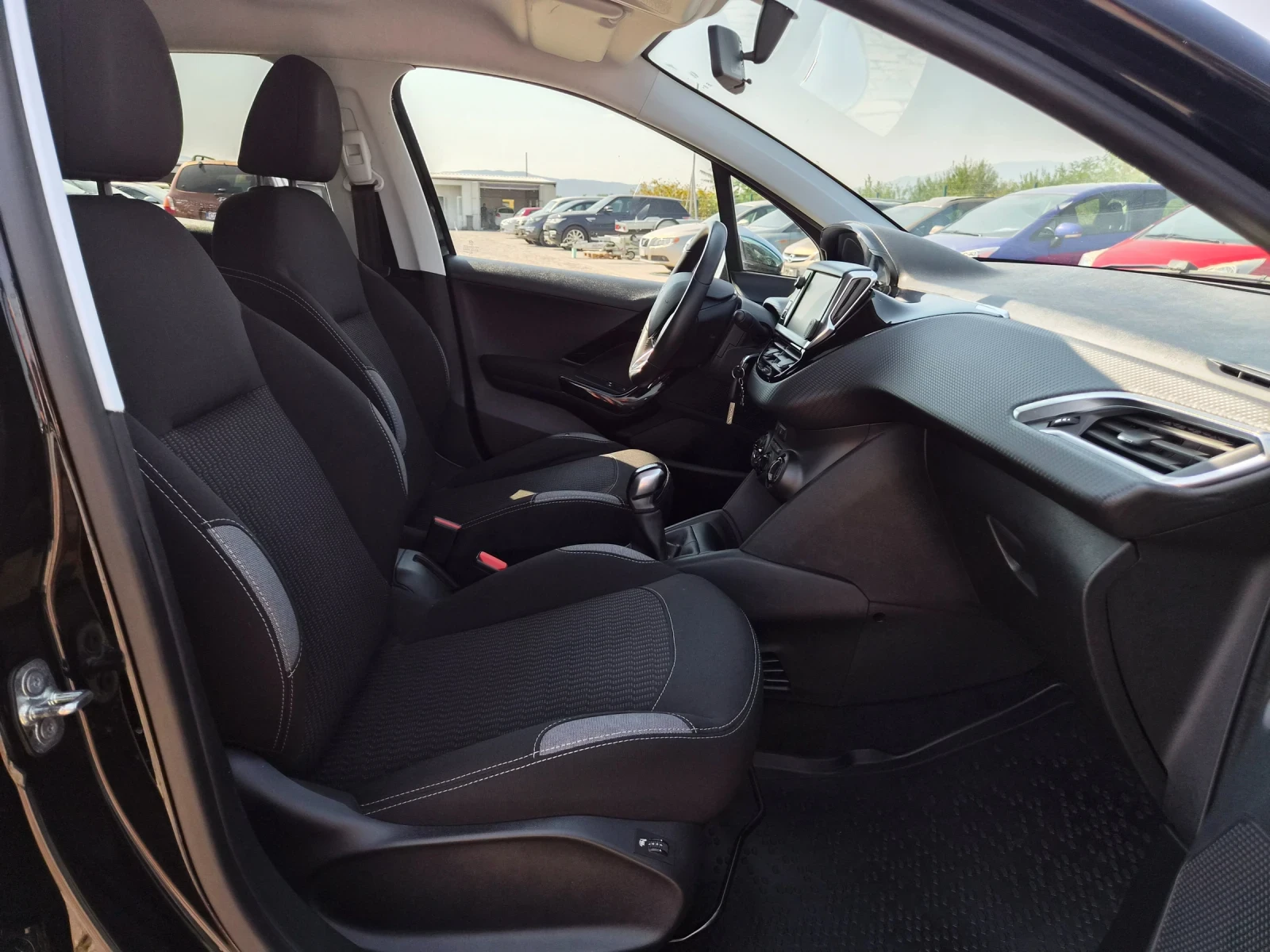 Peugeot 208 1.6HDI 99кс 89000км. ЕВРО 6, снимка 13 - Автомобили и джипове - 56007525