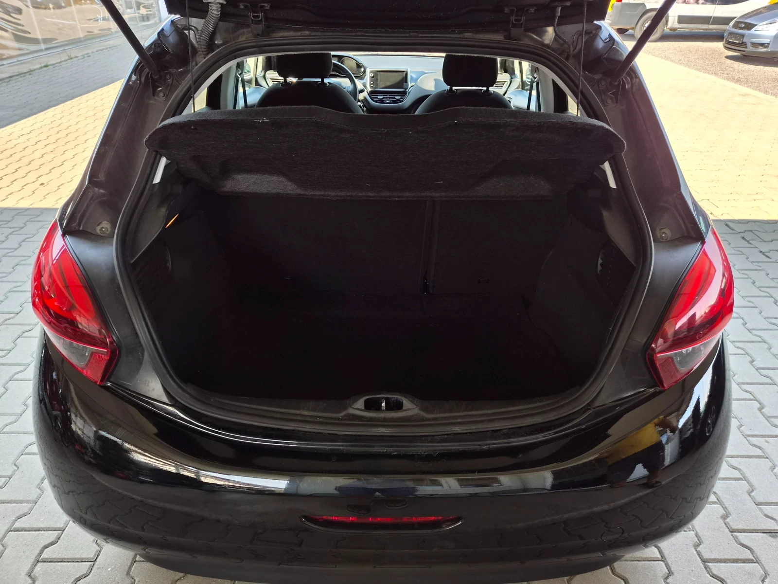 Peugeot 208 1.6HDI 99кс 89000км. ЕВРО 6, снимка 9 - Автомобили и джипове - 56007525