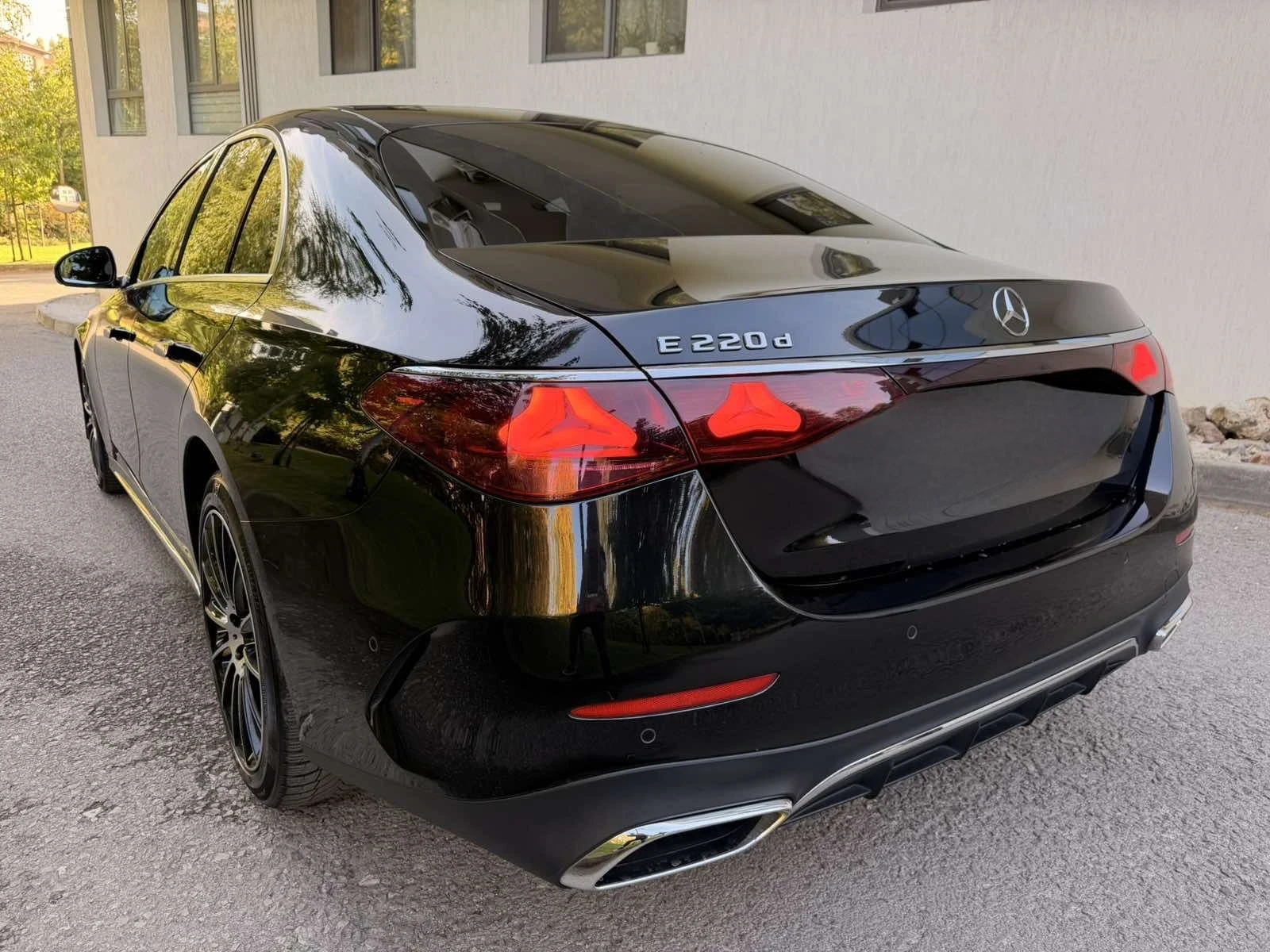 Mercedes-Benz E 220 AMG OPTIC, снимка 5 - Автомобили и джипове - 56718627