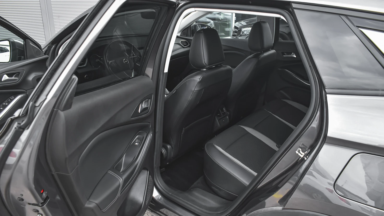 Opel Grandland X 1.6 Turbo Elegance Plug-in Hybrid4 4x4 Automatic - изображение 9