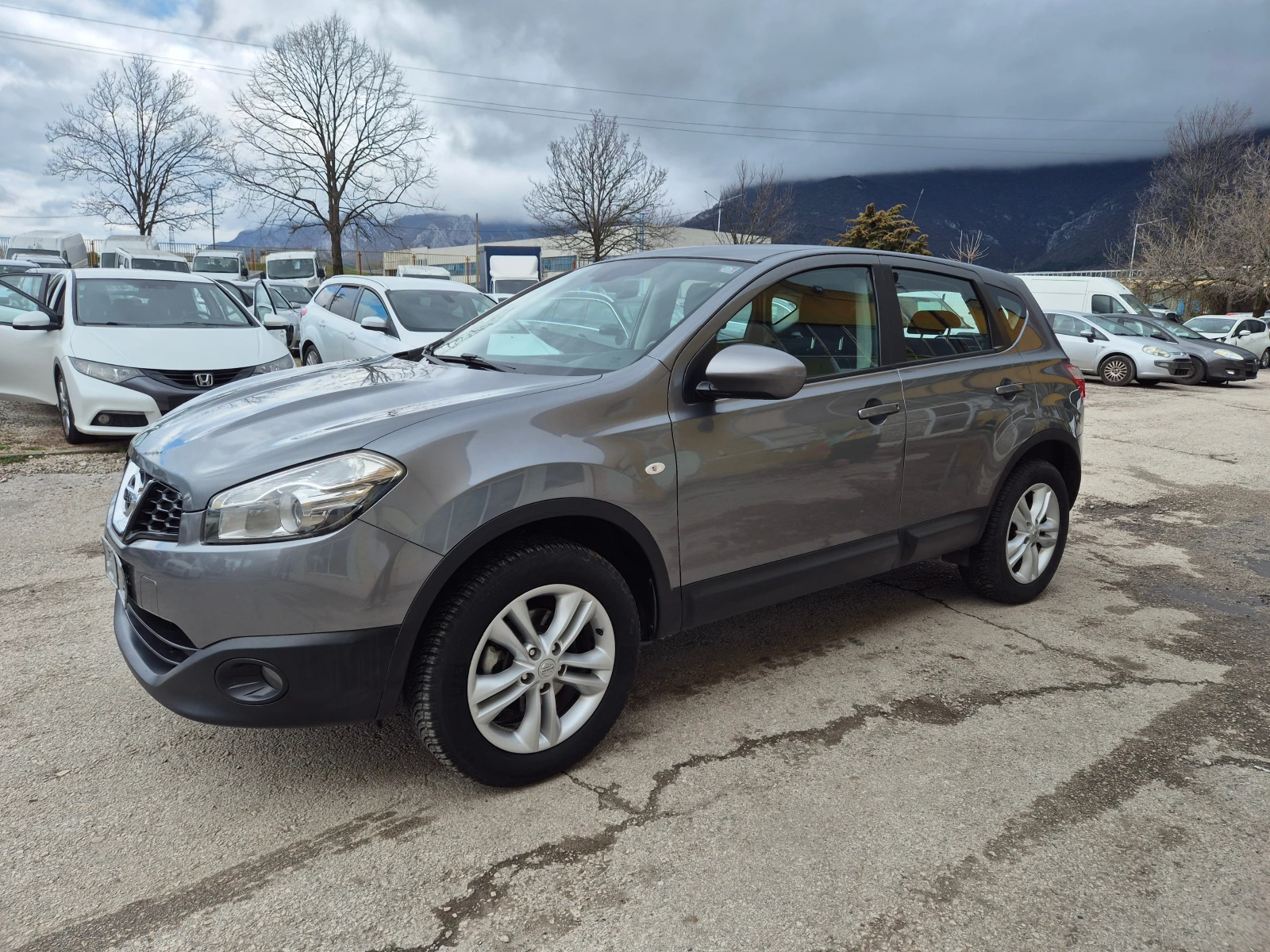 Nissan Qashqai 1.5 DCI KLIMA ITALY TOP!!!, снимка 11 - Автомобили и джипове - 54033497