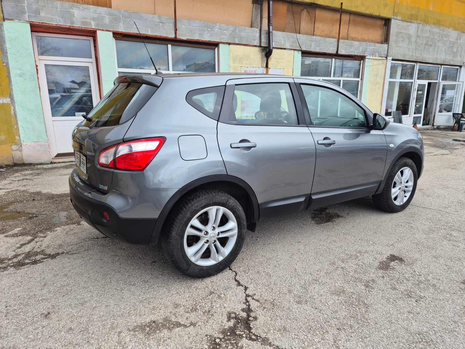 Nissan Qashqai 1.5 DCI KLIMA ITALY TOP!!!, снимка 7 - Автомобили и джипове - 54033497