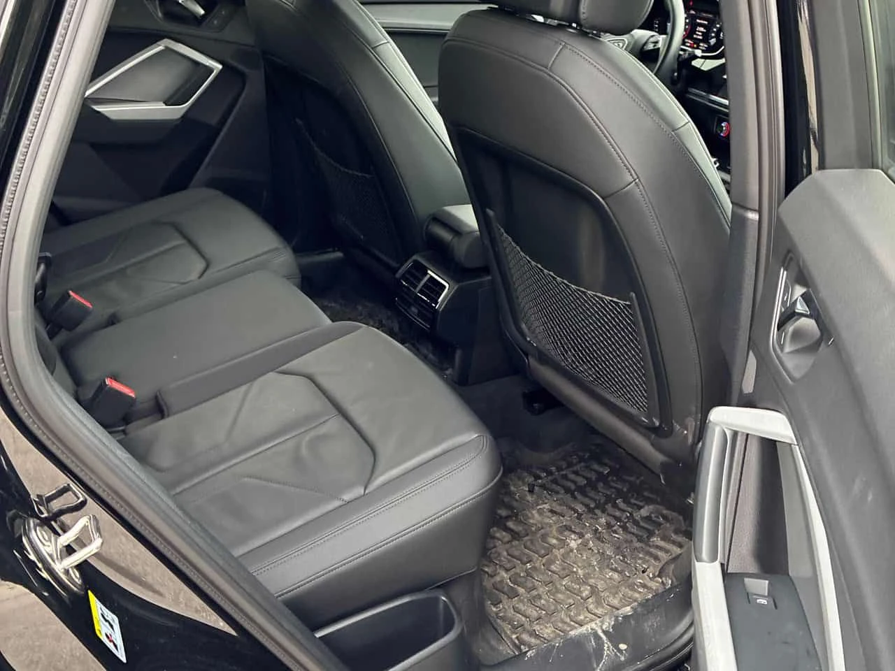 Audi Q3 | DISTRONIC | ПОДГРЕВ | CARFAX | ПАНОРАМА | , снимка 14 - Автомобили и джипове - 54479943