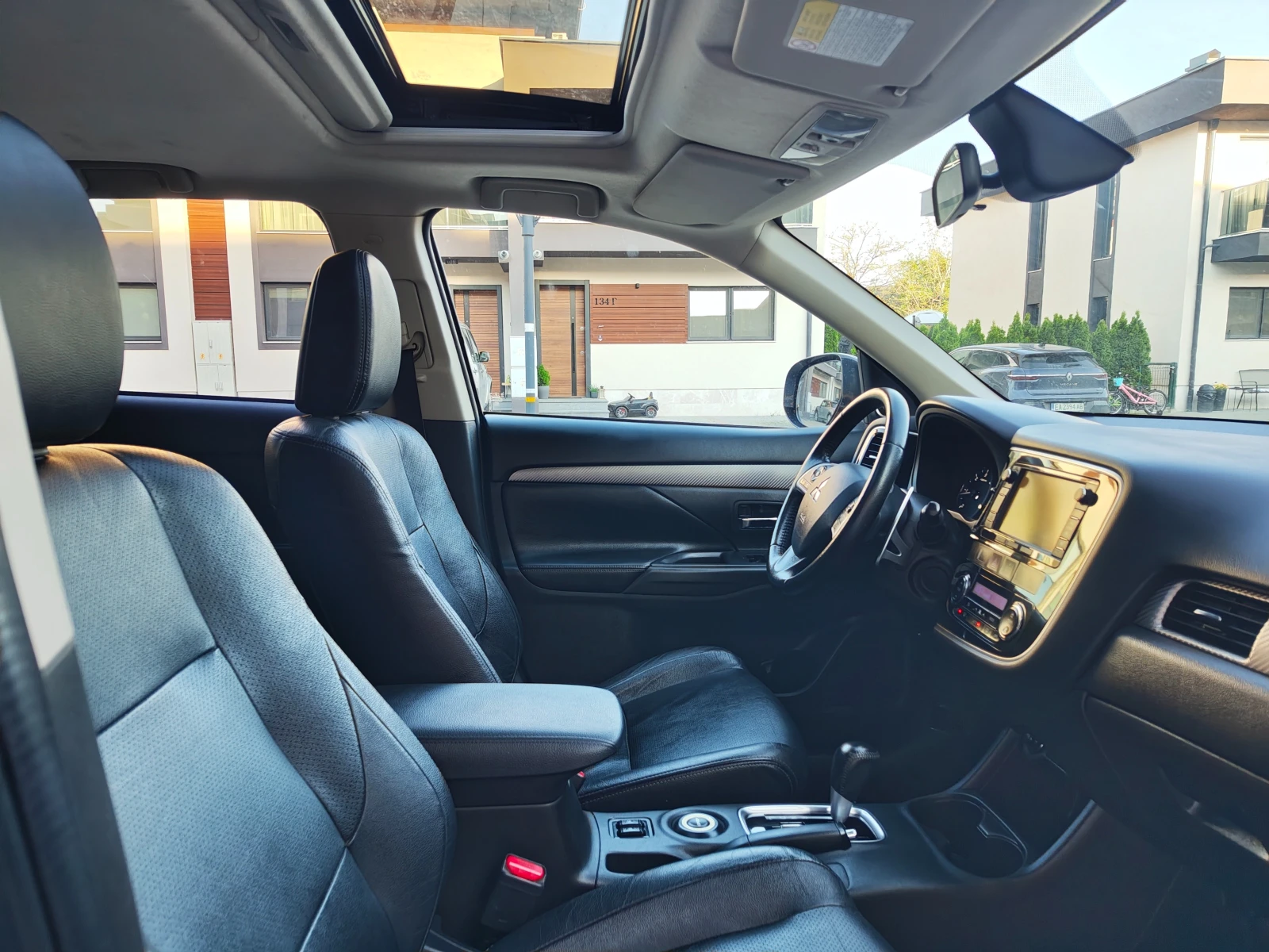 Mitsubishi Outlander, снимка 8 - Автомобили и джипове - 55124100