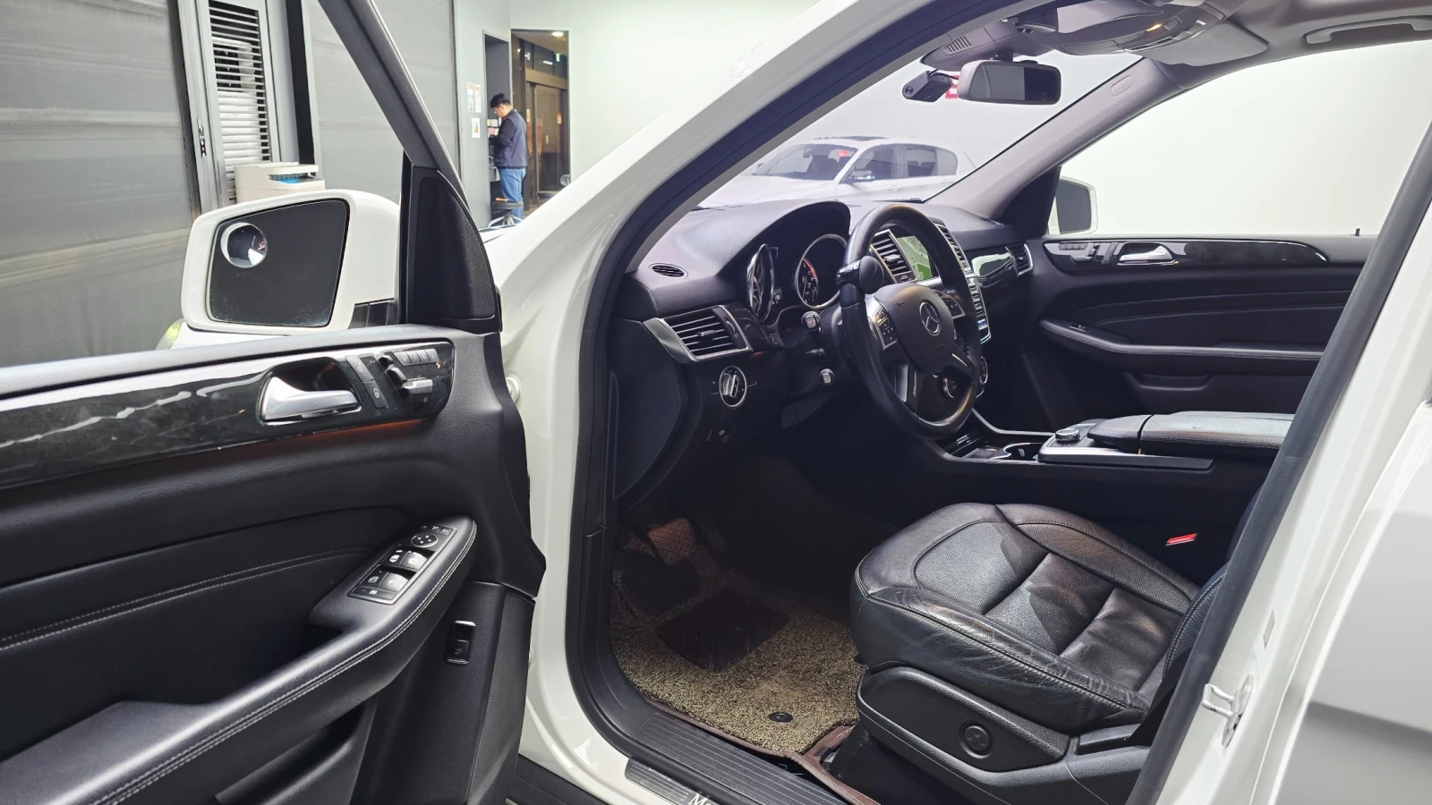 Mercedes-Benz ML 350 | АВТОФИНАНСИРАНЕ | ФИКСИРАНА ЦЕНА ДО БЪЛГАРИЯ, снимка 5 - Автомобили и джипове - 55284731