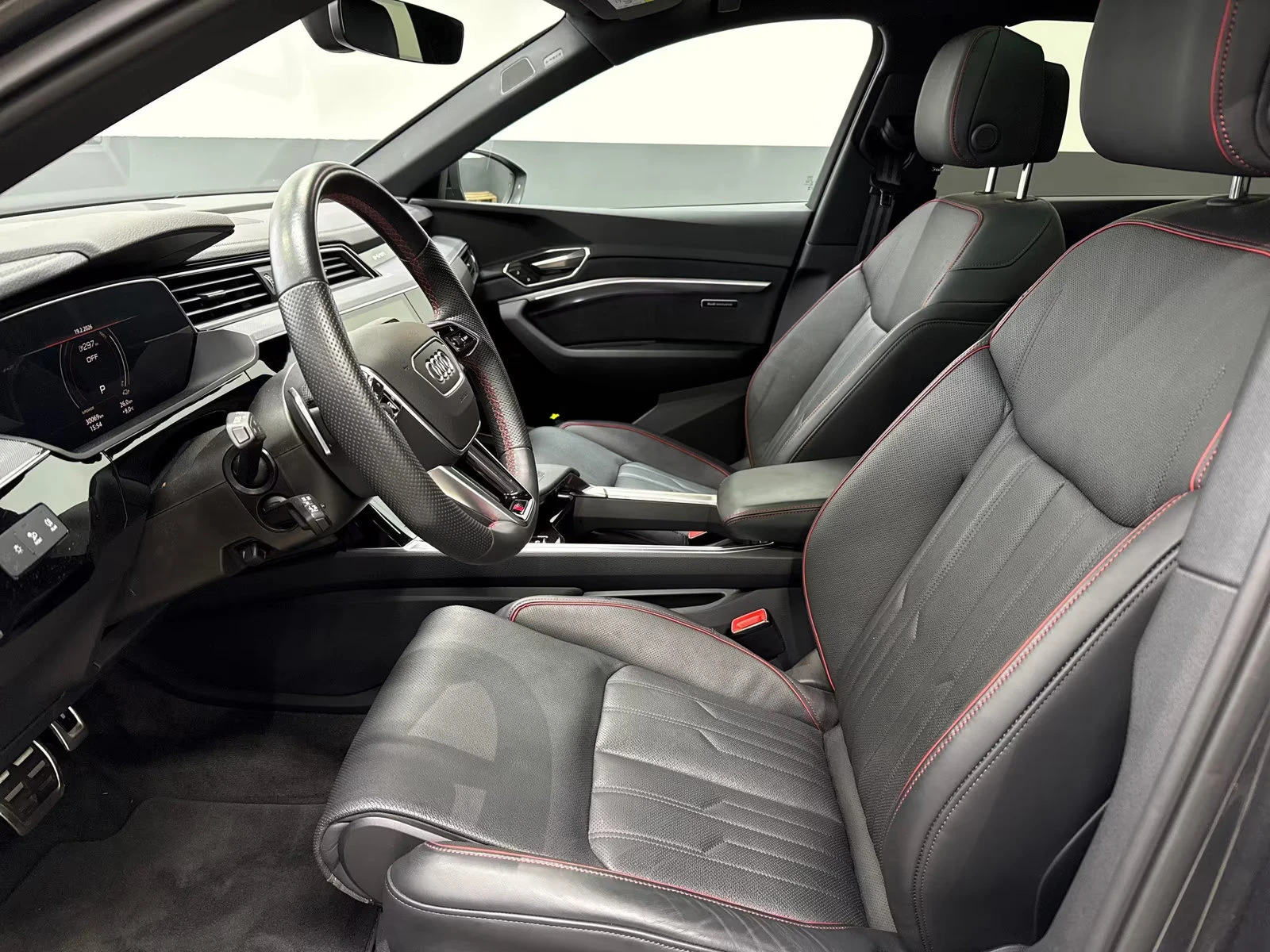Audi SQ8 SPORTBACK/503HP/360/PANO/ACC/LED/AMBI/607z, снимка 8 - Автомобили и джипове - 55523381