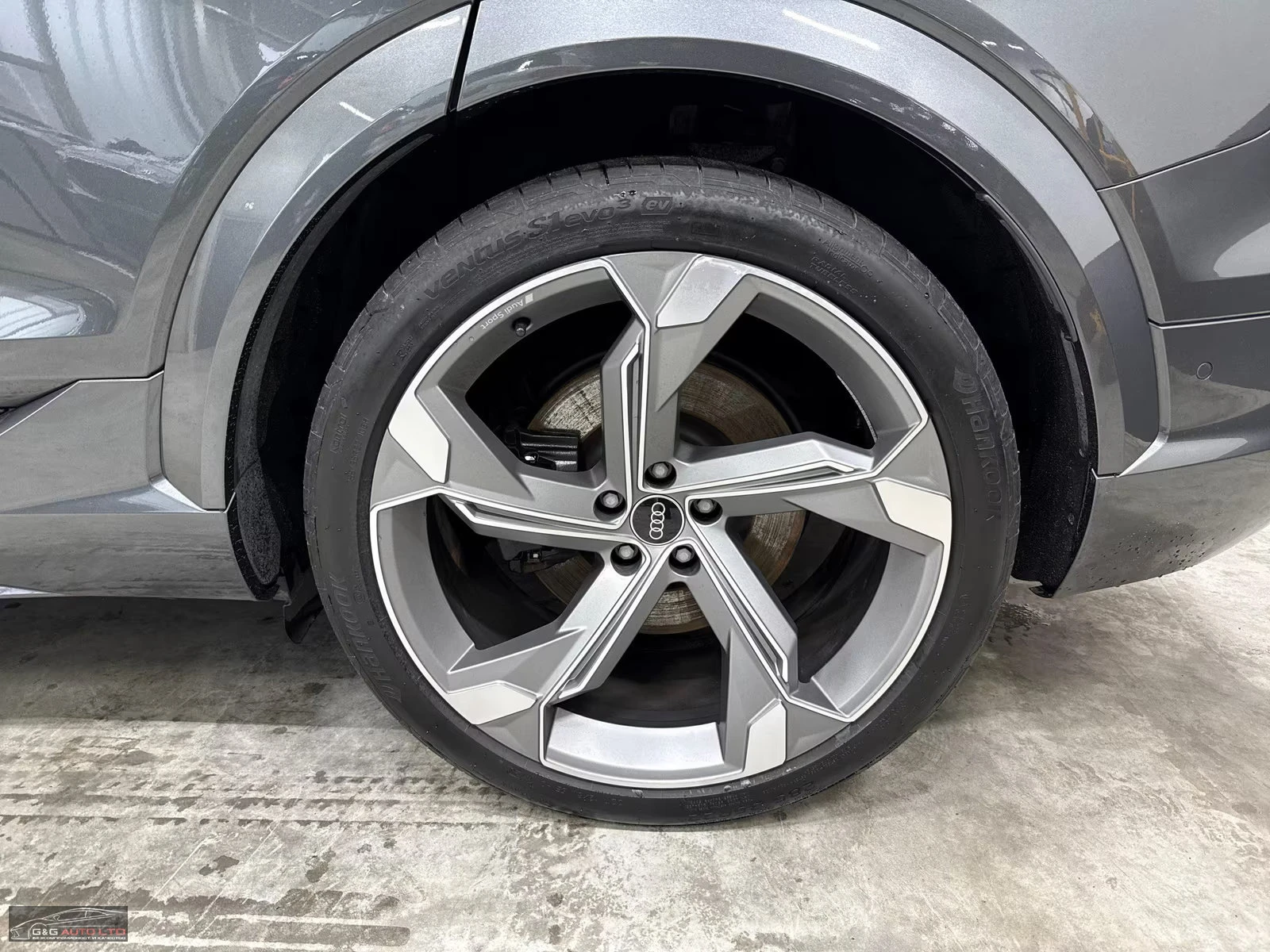 Audi SQ8 SPORTBACK/503HP/360/PANO/ACC/LED/AMBI/607z, снимка 6 - Автомобили и джипове - 55523381