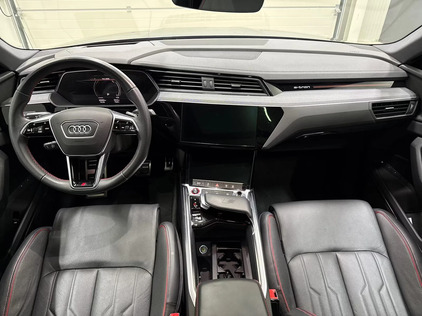 Audi SQ8 SPORTBACK/503HP/360/PANO/ACC/LED/AMBI/607z, снимка 9 - Автомобили и джипове - 55523381
