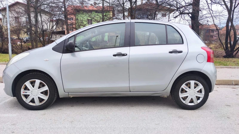 Toyota Yaris, снимка 3 - Автомобили и джипове - 48583775