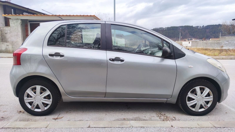 Toyota Yaris, снимка 5 - Автомобили и джипове - 48583775