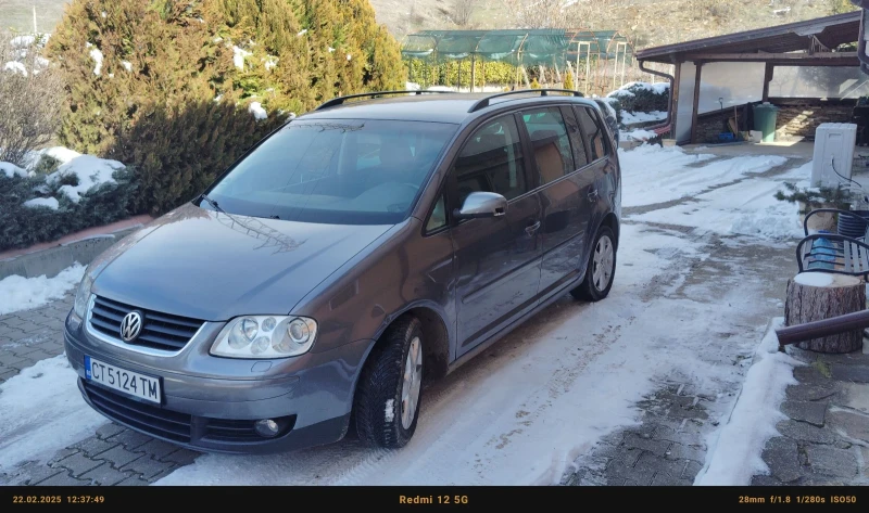 VW Touran 2.0i, снимка 16 - Автомобили и джипове - 49240903