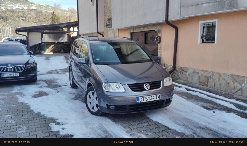 VW Touran 2.0i, снимка 13 - Автомобили и джипове - 49240903