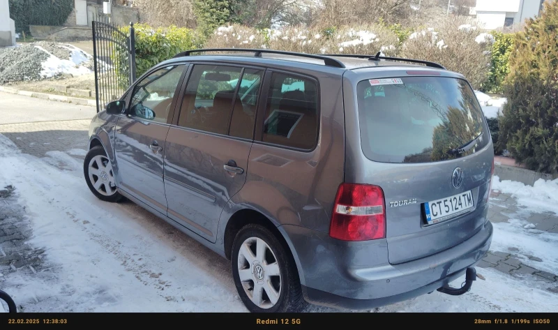 VW Touran 2.0i, снимка 4 - Автомобили и джипове - 49240903