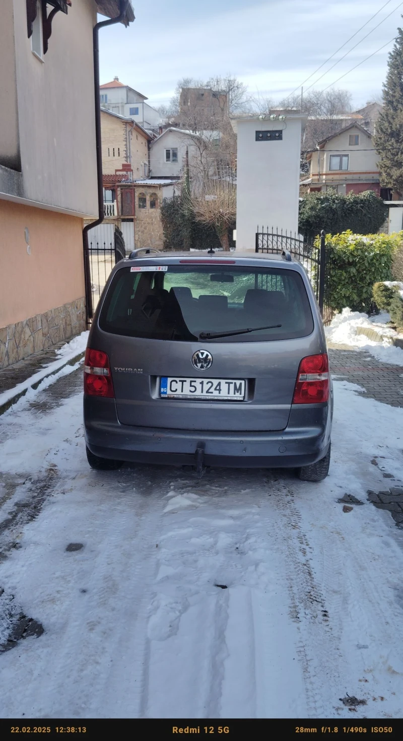 VW Touran 2.0i, снимка 5 - Автомобили и джипове - 49240903